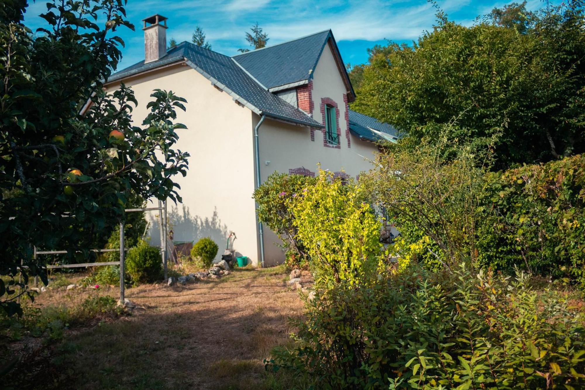 Les Jardins De Nanine Bed & Breakfast Lapleau Bagian luar foto